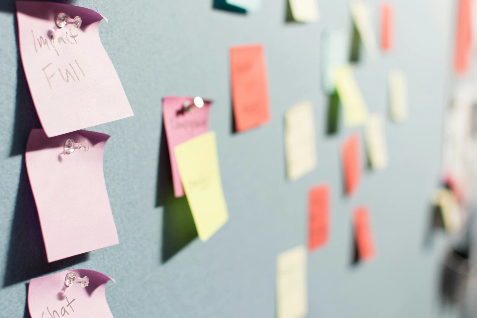 post it notes on fridge door